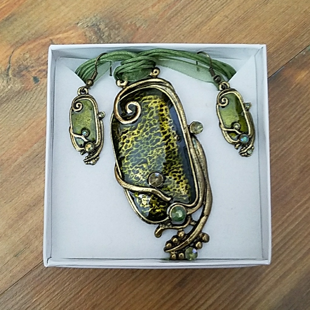 New Necklace and Earring set